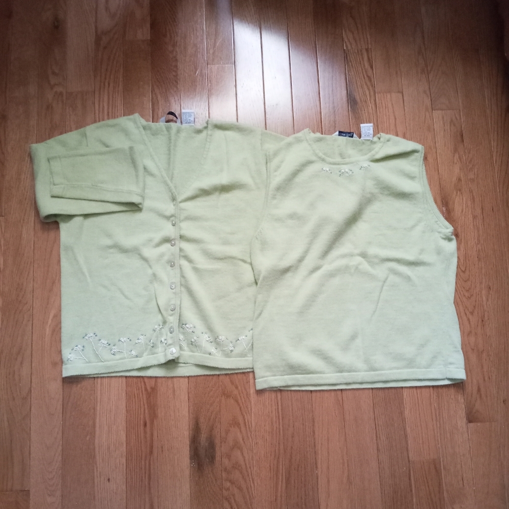 Willow Bay Y2K warm green embroidered twin set Size S